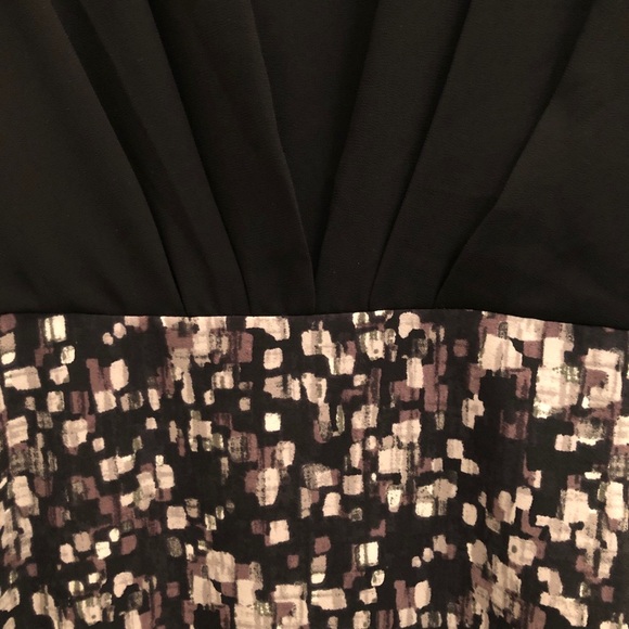 Two-Toned Black Patterned Dress - Picture 4 of 10